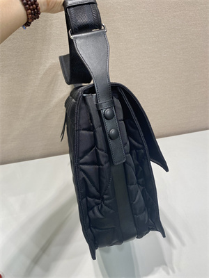 Pra*a re-nylon large padded shoulder bag black 1bd256