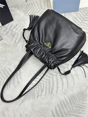 Pra*a nappa leather shoulder bag black color 1bg541