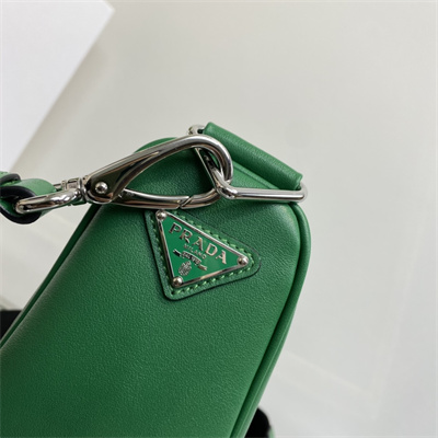 Pra*a triangle leather shoulder bag green color 1bh190