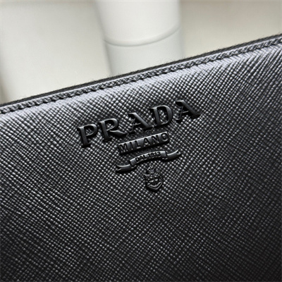 Pra*a large saffiano leather wallet black 1ml506