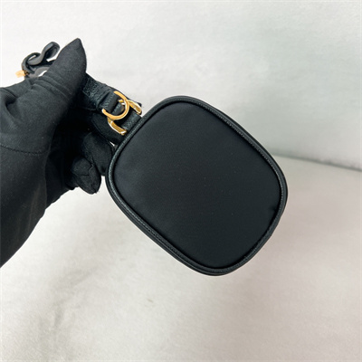Pra*a re-nylon pouch black color 1ne058