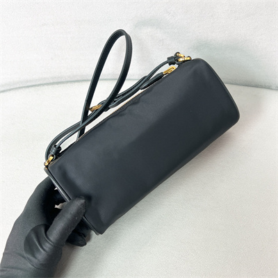 Pra*a re-nylon pouch black color 1ne058