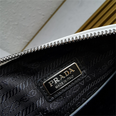 Pra*a triangle leather shoulder bag white color 2vh155