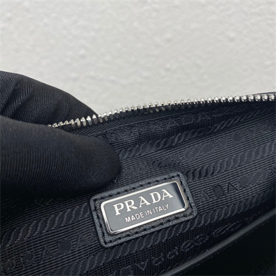 Pra*a triangle leather shoulder bag black color 2vh155