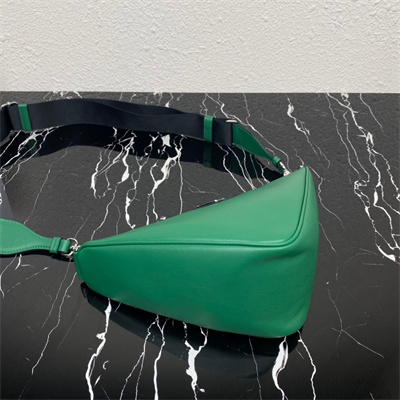 Pra*a triangle leather shoulder bag green color 2vh155