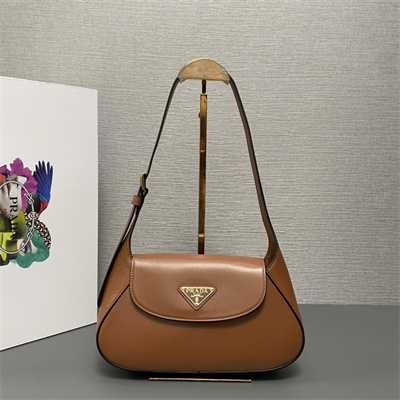 Pra*a small leather shoulder bag caramel 1bd358