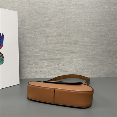 Pra*a small leather shoulder bag caramel 1bd358