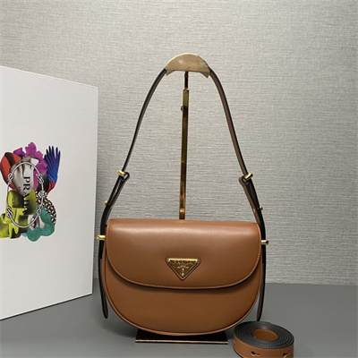 Pra*a arqué leather shoulder bag with flap cognac 1bd365