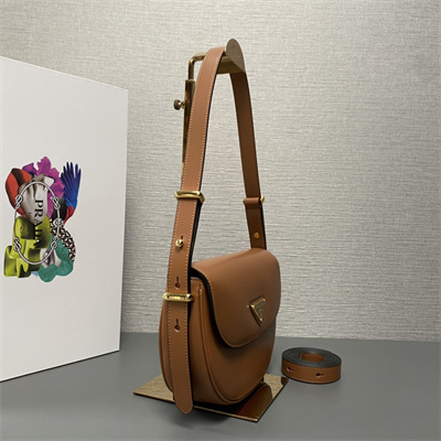 Pra*a arqué leather shoulder bag with flap cognac 1bd365