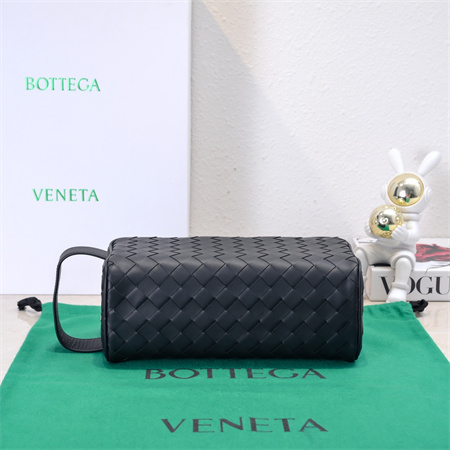 BV Intrecciato Travel Pouch In Calfskin Black