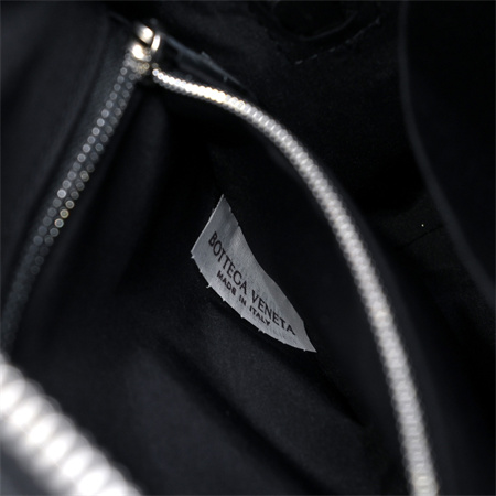 BV Intrecciato Travel Pouch In Calfskin Black