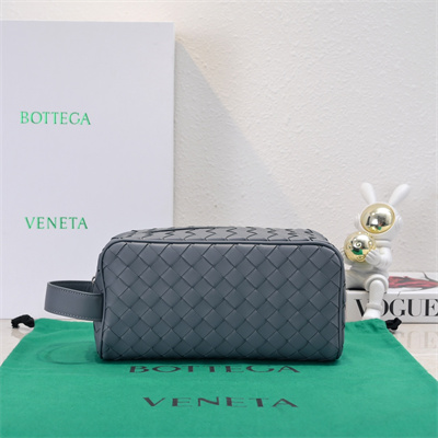 BV Intrecciato Travel Pouch In Calfskin Grey