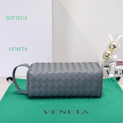 BV Intrecciato Travel Pouch In Calfskin Grey