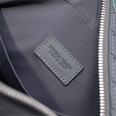 BV Intrecciato Travel Pouch In Calfskin Grey