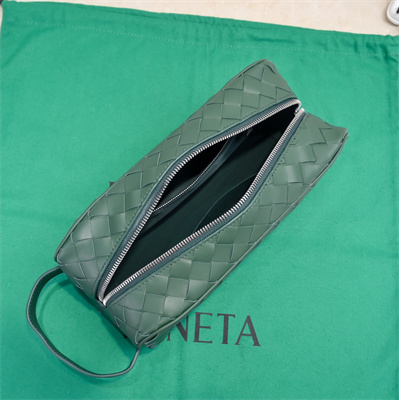 BV Intrecciato Travel Pouch In Calfskin Dk Green