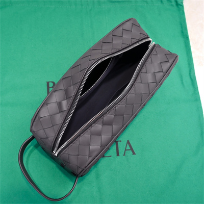 BV Intrecciato Travel Pouch In Calfskin
