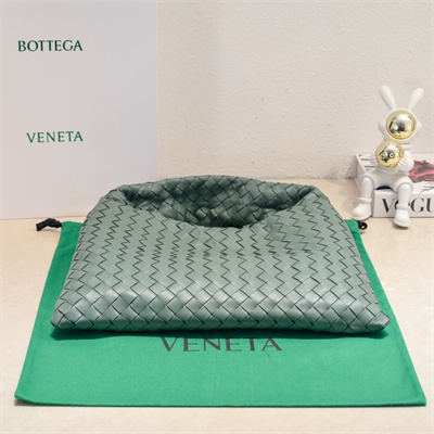 BV Small Hop Shoulder Bag In Calfskin