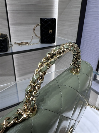 Cha.nel Wallet On Chain Shiny Lambskin & Gold-Tone Metal Green AP4166