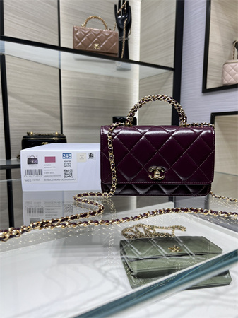 Cha.nel Wallet On Chain Shiny Lambskin & Gold-Tone Metal Burgundy AP4166