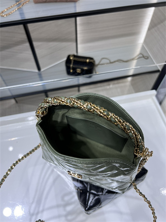 Cha.nel Clutch With Chain Shiny Lambskin & Gold-Tone Metal Green AP4189