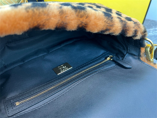 Fen.di BAGUETTE Bag Brown Sheepskin