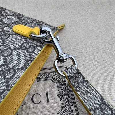 gu.cci  pouch with gg details S*p*e canvas 768255