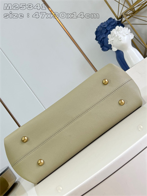 L.V Low Key Cabas MM Grained calfskin Clay M25343