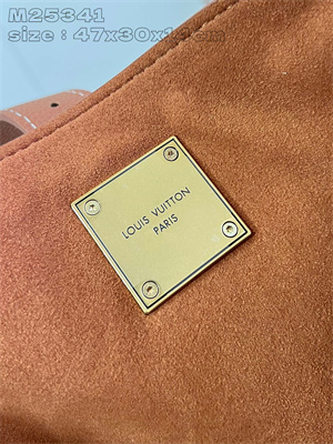 L.V Low Key Cabas MM Grained calfskin Cognac M25342