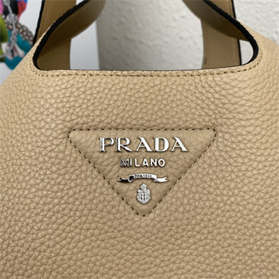 Pra*a medium leather tote 1bg335