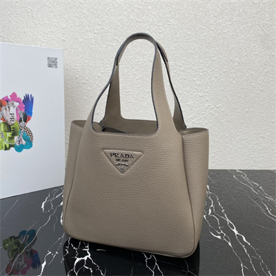 Pra*a medium leather tote 1bg335