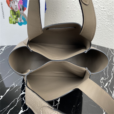 Pra*a medium leather tote 1bg335