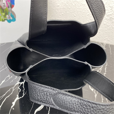 Pra*a medium leather tote 1bg335