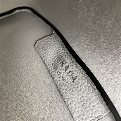 Pra*a medium leather tote 1bg335