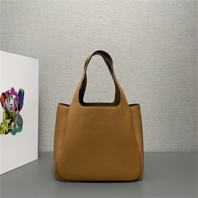 Pra*a medium leather tote 1bg335