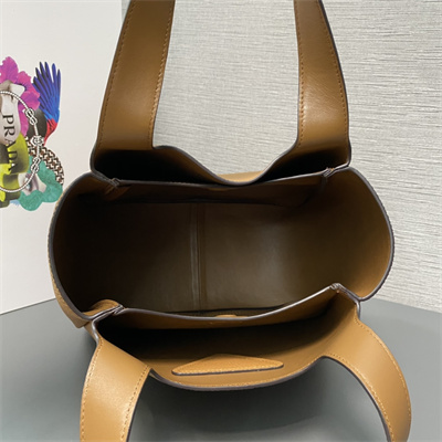 Pra*a medium leather tote 1bg335