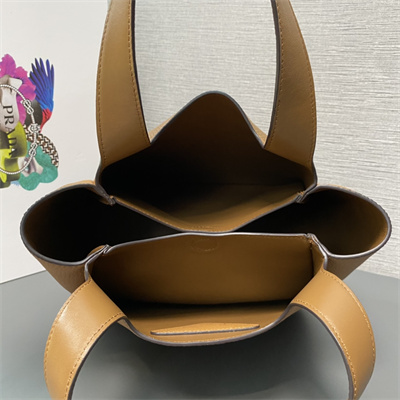 Pra*a medium leather tote 1bg335