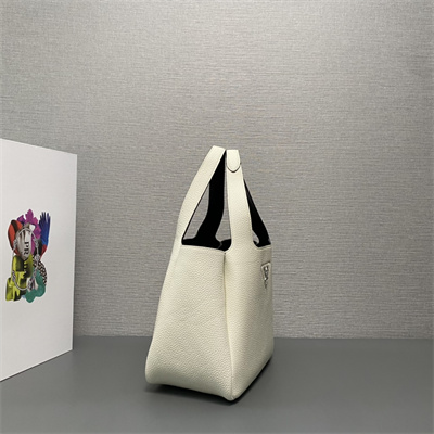 Pra*a medium leather tote 1bg335