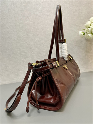 Pra*a medium leather handbag 1ba426