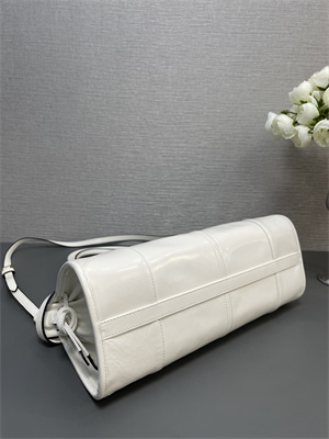 Pra*a medium leather handbag 1ba426