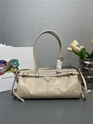 Pra*a medium leather handbag 1ba426