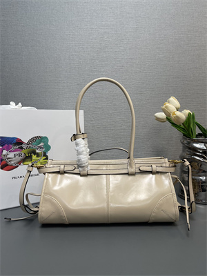 Pra*a medium leather handbag 1ba426