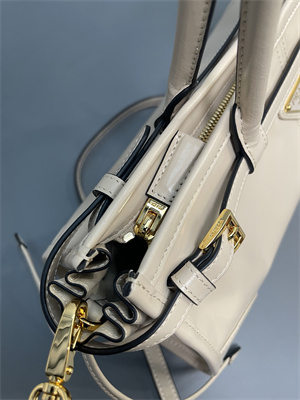 Pra*a medium leather handbag 1ba426