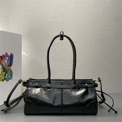 Pra*a medium leather handbag 1ba426