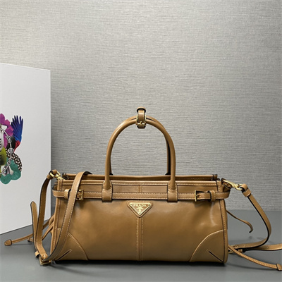 Pra*a medium leather handbag 1ba426