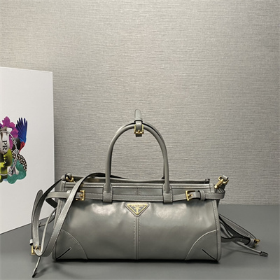 Pra*a medium leather handbag 1ba426