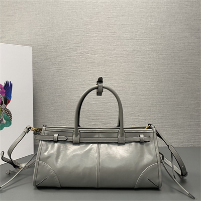 Pra*a medium leather handbag 1ba426