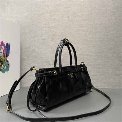Pra*a medium leather handbag 1ba426
