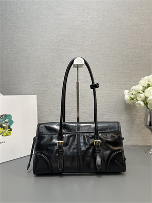 Pra*a medium leather shoulder bag black 1bd376