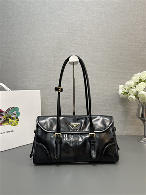 Pra*a medium leather shoulder bag black 1bd376