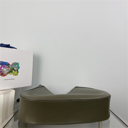 Pra*a large leather shoulder bag with topstitching green 1bc181